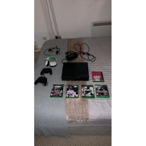 BACK AVAILABLE!! Xbox One 500GB 2 Controllers, Turtle beach headset and 5 Games