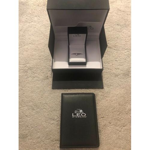 Leo platinum diamond ring