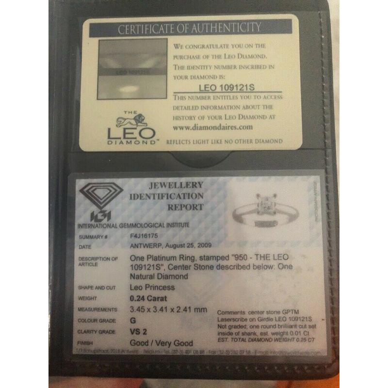 Leo platinum diamond ring