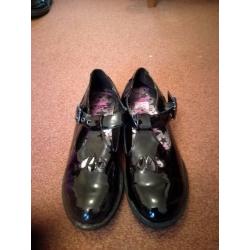 School shoes size 5