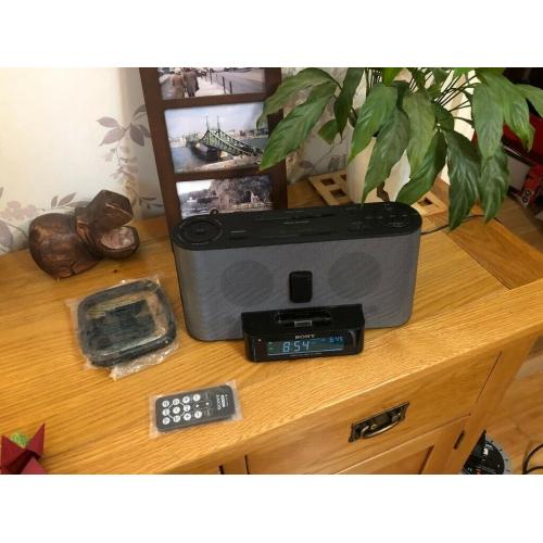 Sony Dream Machine clock radio and iphone dock