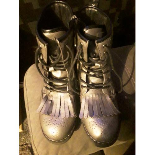 GIRLS XTI TERRITORY BOOTS SIZE 3 (36).. SILVER