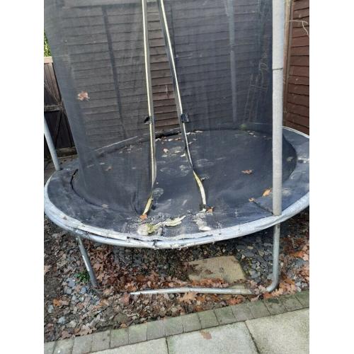 Black tranpolne 6ft