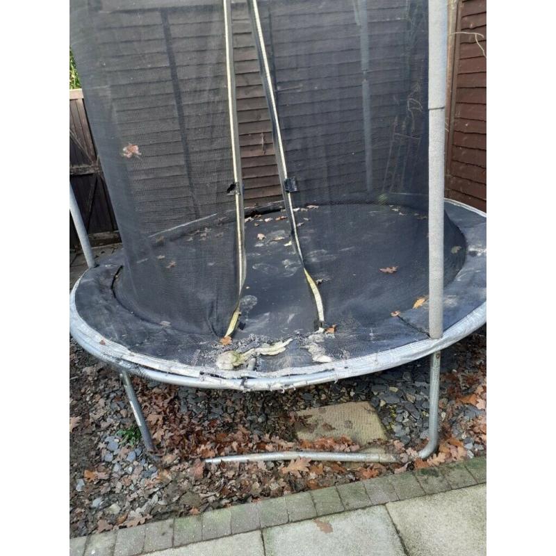Black tranpolne 6ft