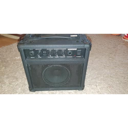 Small guitar amp