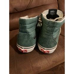Vans off the wall skateboard trainers size 4 green