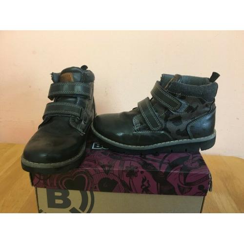 Very good shoes. For a boy size 12.