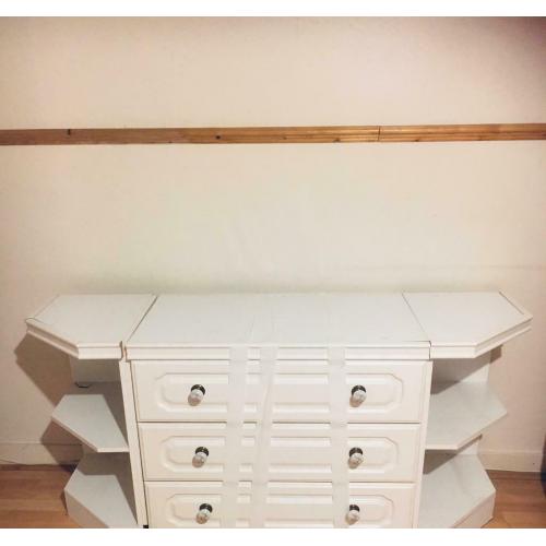 Chest of drawers cabinet in excellent condition,delivery available at extra cost