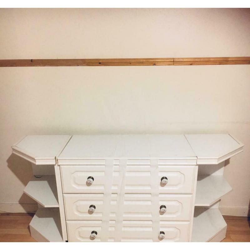 Chest of drawers cabinet in excellent condition,delivery available at extra cost
